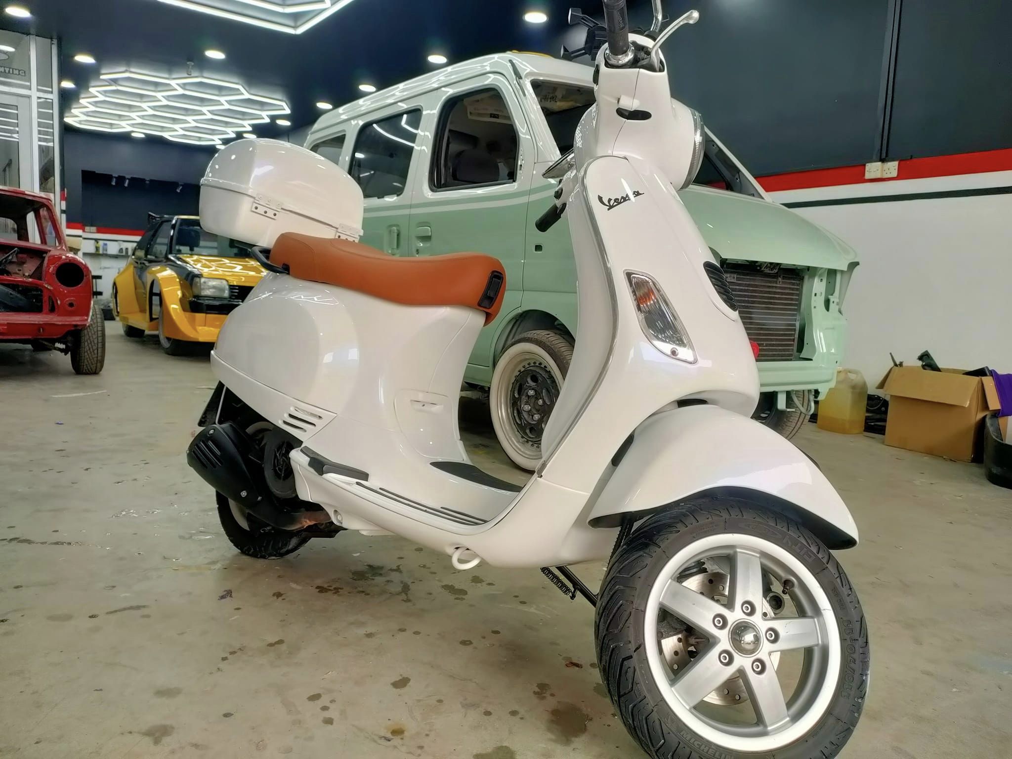 Bengkel Cat Kereta JOHOR JOHOR BHARU MCS Auto Spray Painting